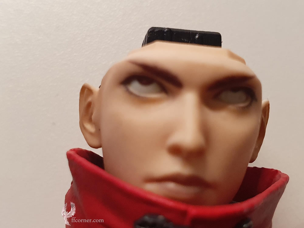 Play Arts Shin Vincent verrutschte Augen